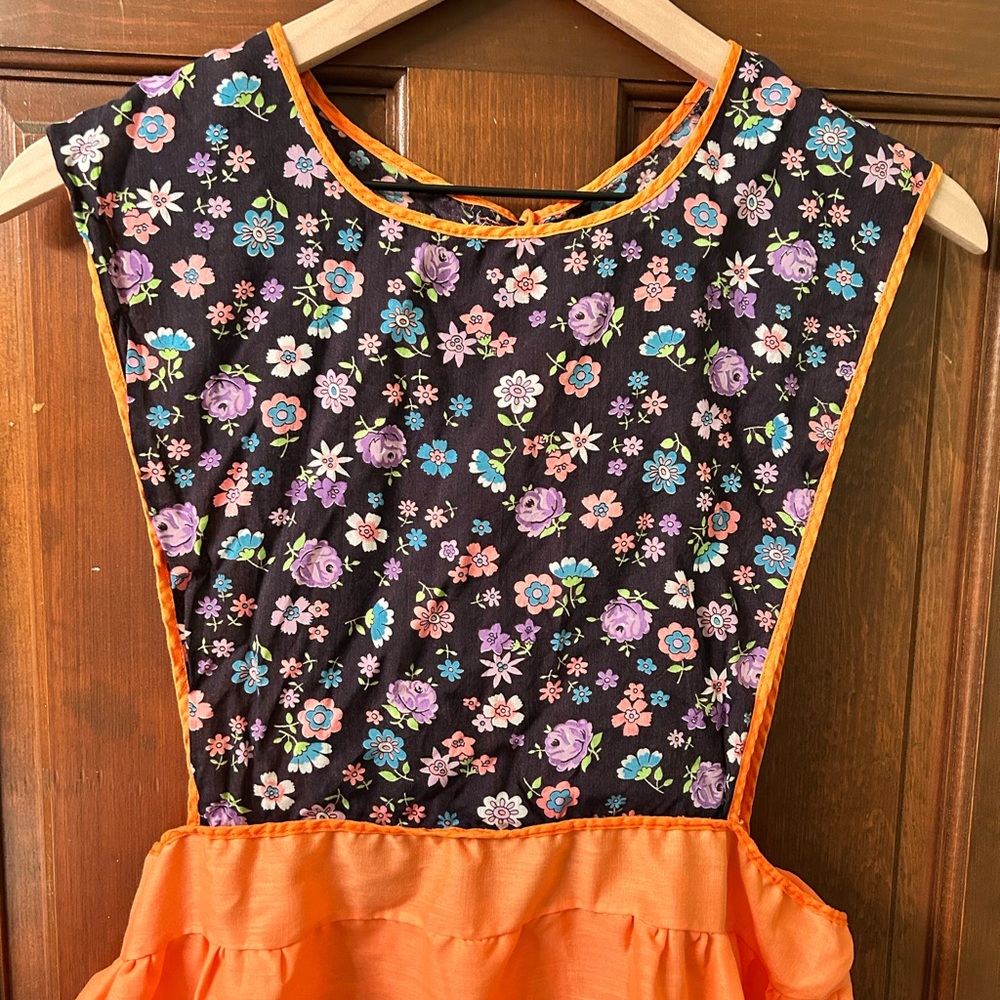 VTG Adorable Floral handmade full apron with front pocket. - Picture 6 of 8
